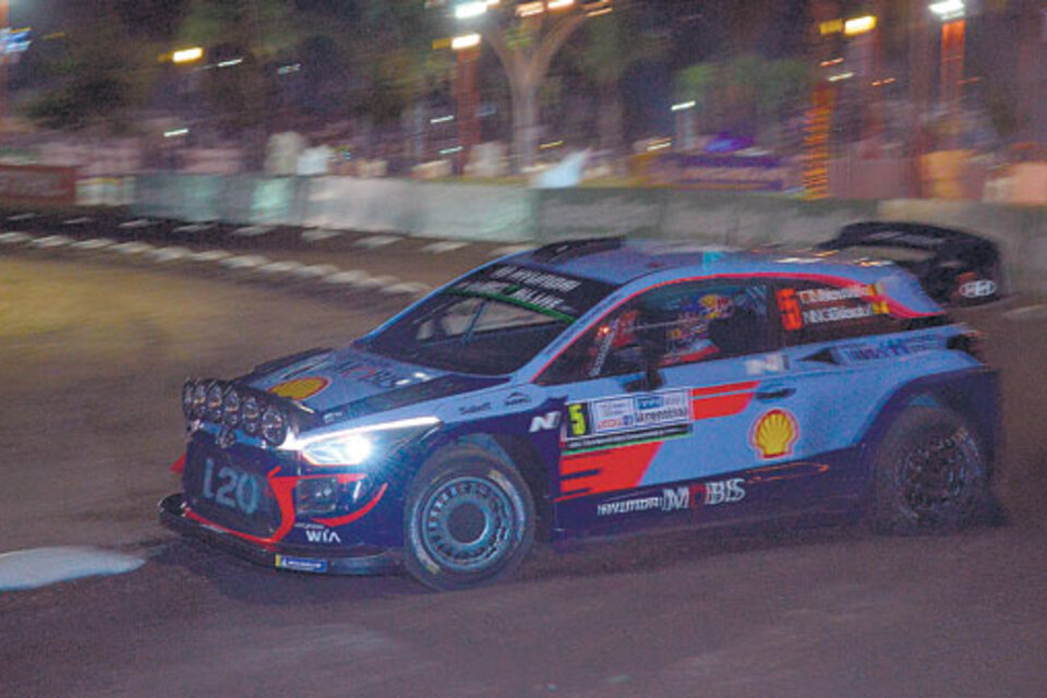 El belga Thierry Neuville (Hyundai ) ganó la prueba nocturna que abrió el Rally. (Fuente: Juan Biaggini/Gentileza Prensa ACA)