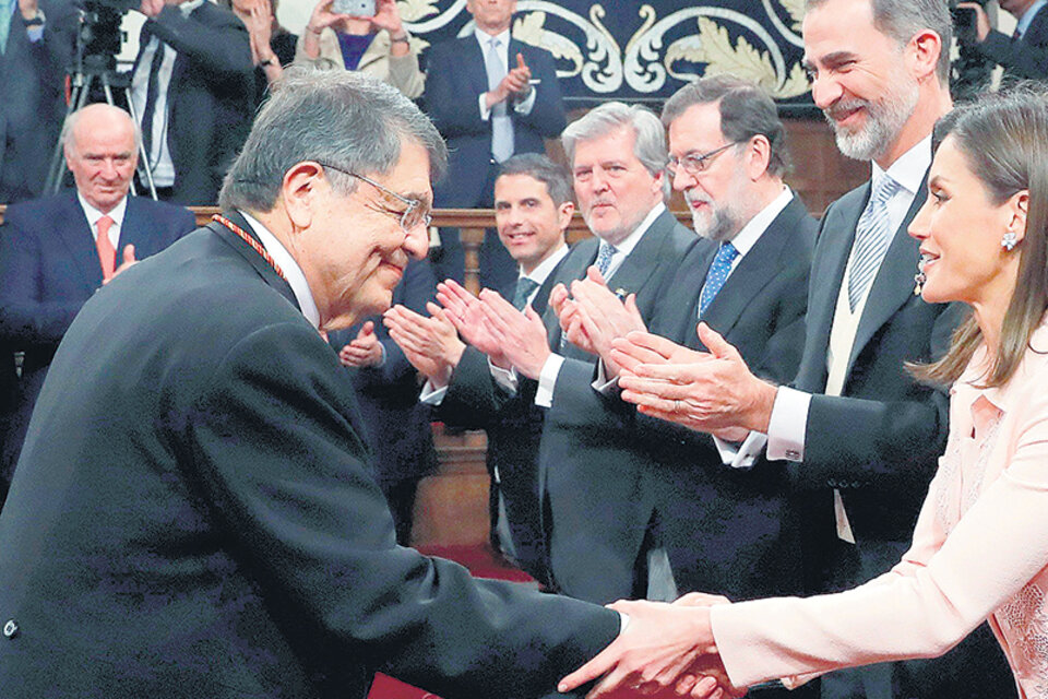 Ramírez recibió el premio de manos de las máximas autoridades españolas.