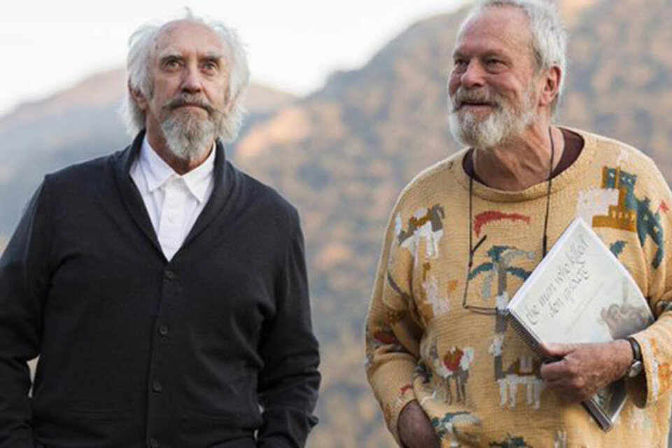 Terry Gilliam (derecha), juntio a Jonathan Pryce, en pleno rodaje de su película sobre el Quijote. (Fuente: Twitter)