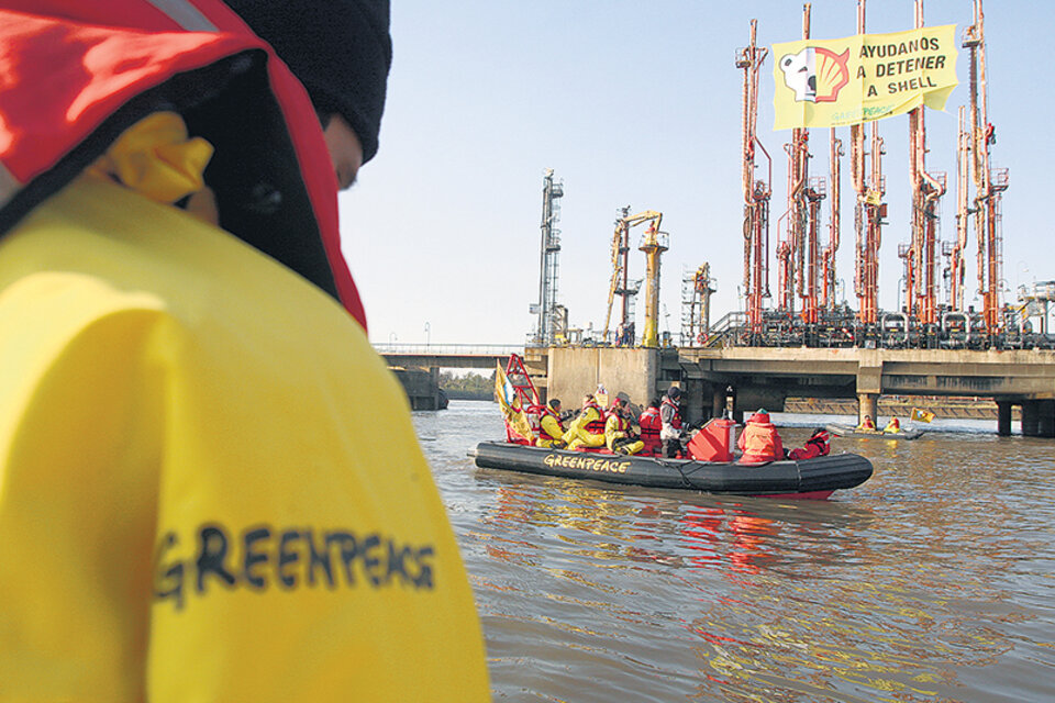 Greenpeace en una protesta contra la petrolera Shell. (Fuente: Dafne Gentinetta)