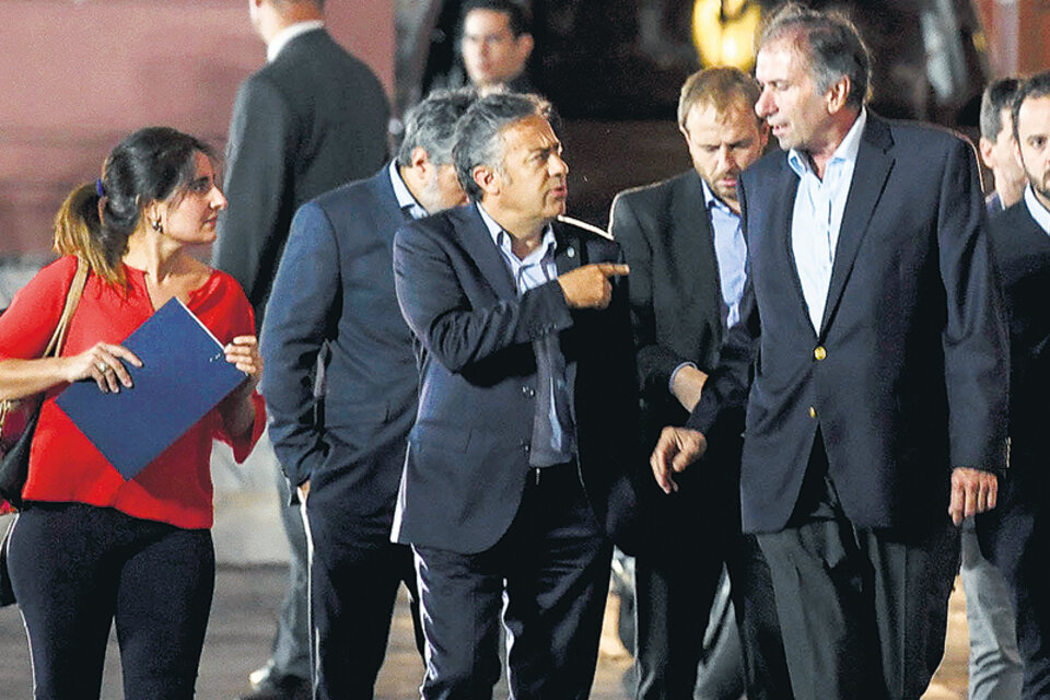 El gobernador de Mendoza y presidente de la UCR, Alfredo Cornejo, hizo de vocero de la reunión de Cambiemos. (Fuente: Télam)