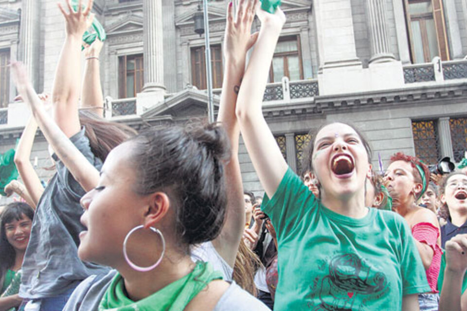 La movilización a favor de la despenalización del aborto tomó las calles y las pobló de militantes y pañuelos verdes. (Fuente: Leandro Teysseire)