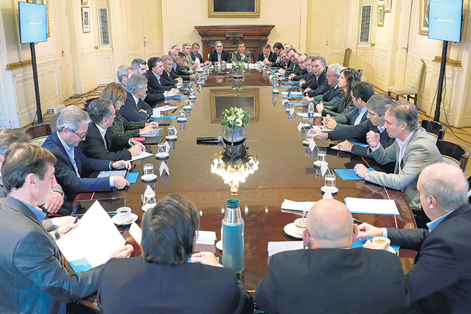 En medio de la crisis económica, el presidente Mauricio Macri realizó ayer una reunión de Gabinete ampliado en la Casa Rosada. (Fuente: Télam)