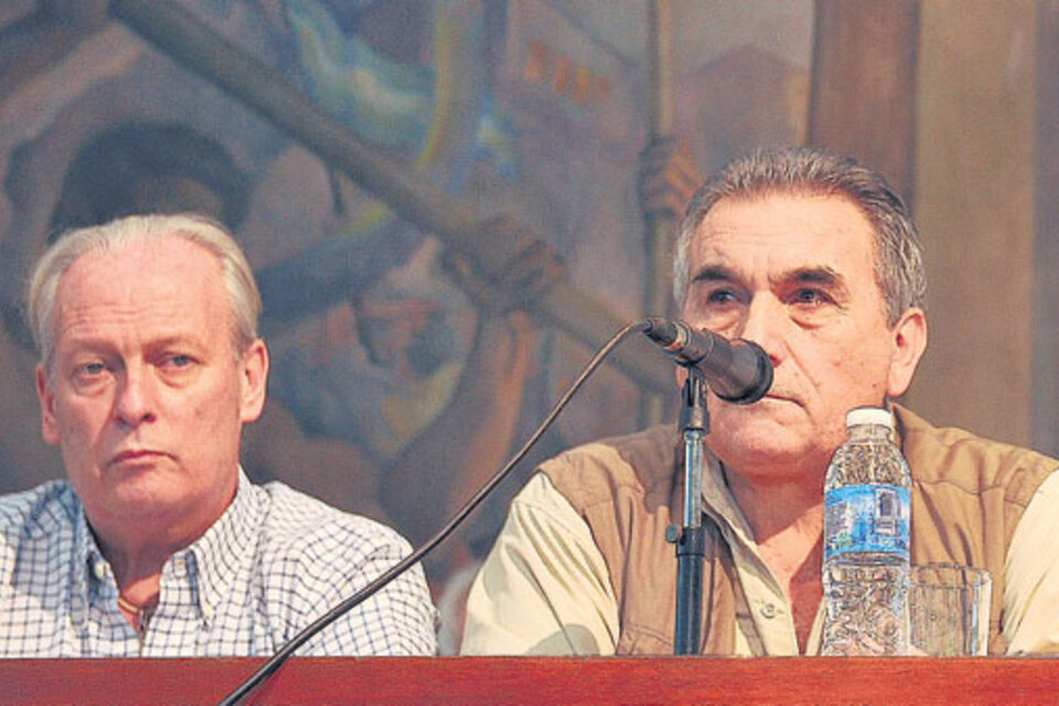 El titular de UPCN, Andrés Rodríguez, y el triunviro Juan Carlos Schmid. (Fuente: Télam)
