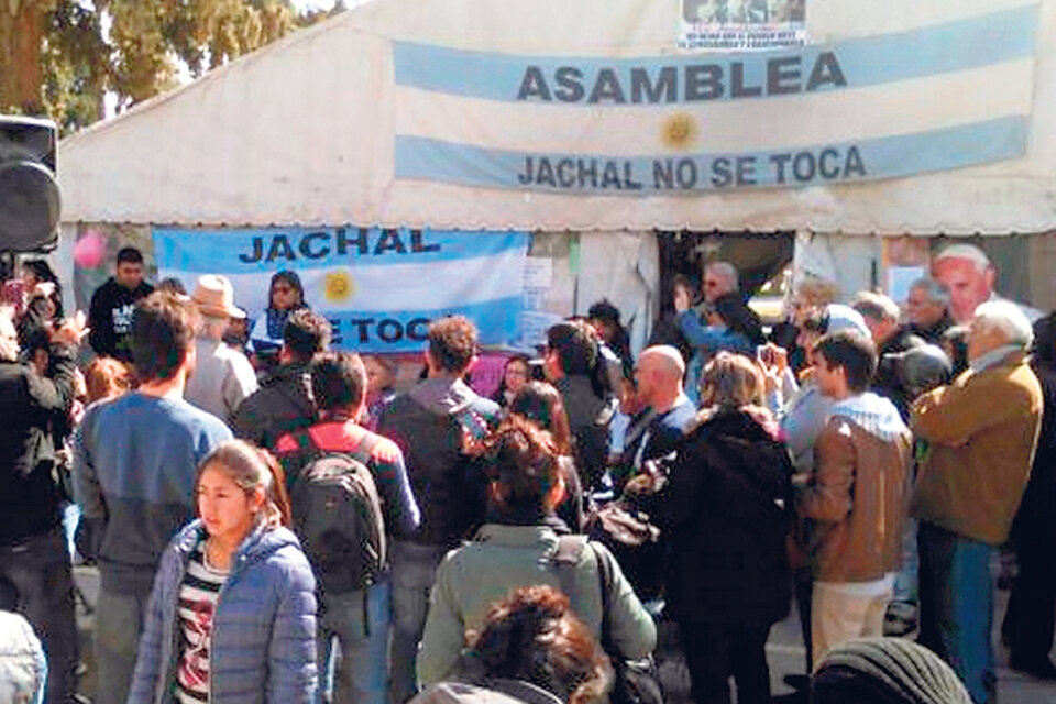 La mina de oro Veladero produce, según los informes, el envenenamiento de la cuenca del río Jáchal.