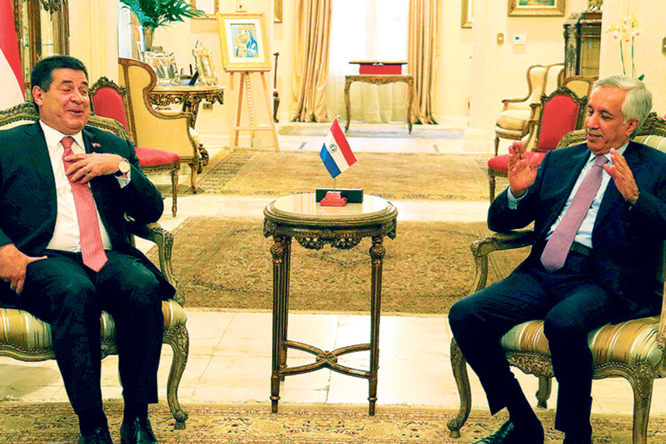 El presidente Cartes se reunió ayer con el canciller de Qatar, sultán Bin Saad al Muraikhi. (Fuente: EFE)