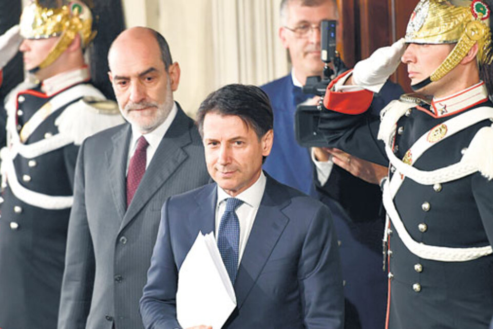 Conte abandona el Palacio Quirinale después de reunirse con el presidente italiano Sergio Mattarella. (Fuente: AFP)