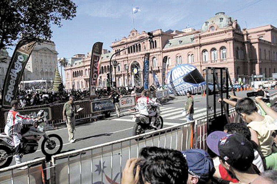 Largada simbólica del Rally Dakar en la Plaza de Mayo, en enero de 2015.