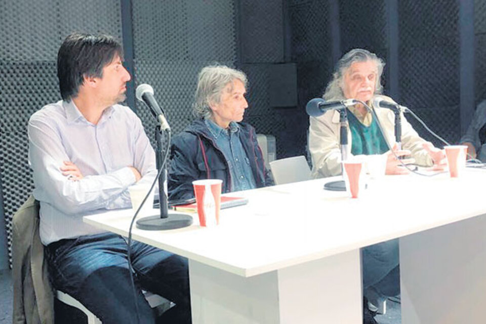 El rector de la Umet, Nicolás Trota; el autor, Daniel Otero, y el sociólogo Horacio González en la presentación.