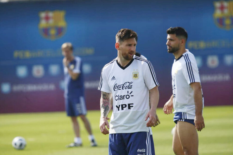 Messi y el resto del plantel fueron el eje de las críticas pro-palestinas en Barcelona. (Fuente: Twitter AFA)