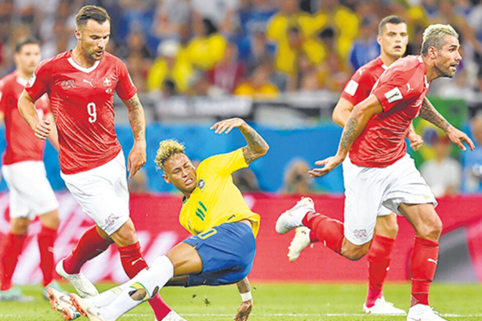 Neymar sufrió la presión de los suizos, que le cometieron diez faltas. (Fuente: AFP)