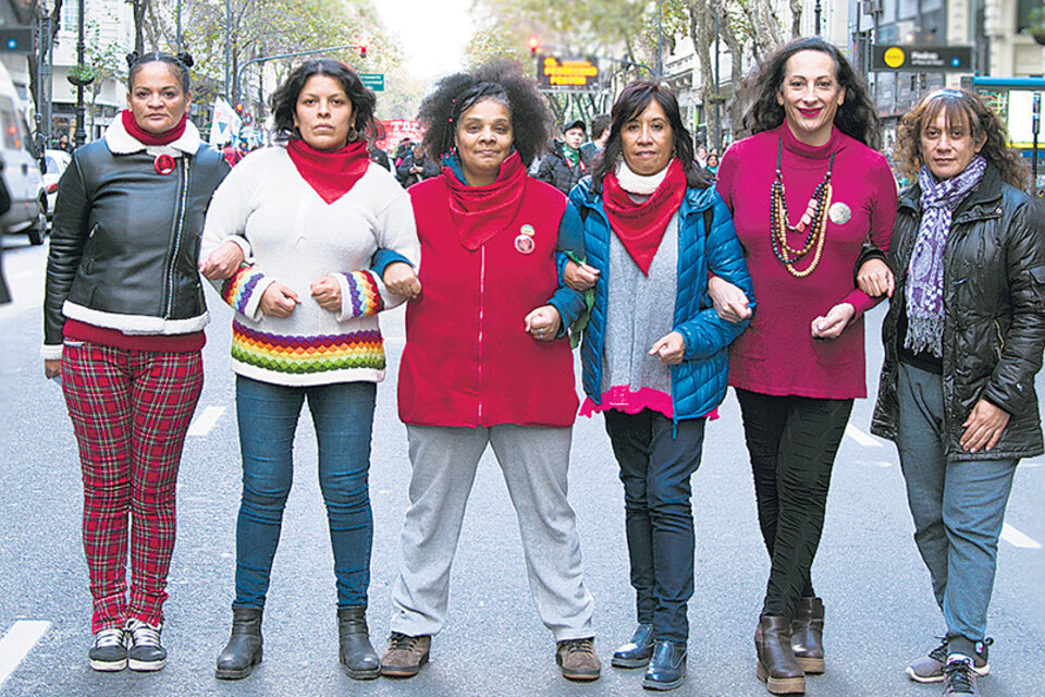 Laura Omega, María Pomacusi, Sandra Chagas, irma Caupan Perriot, Paula Arrigada y Yanette Ledesma. (Fuente: Gala Abramovich)