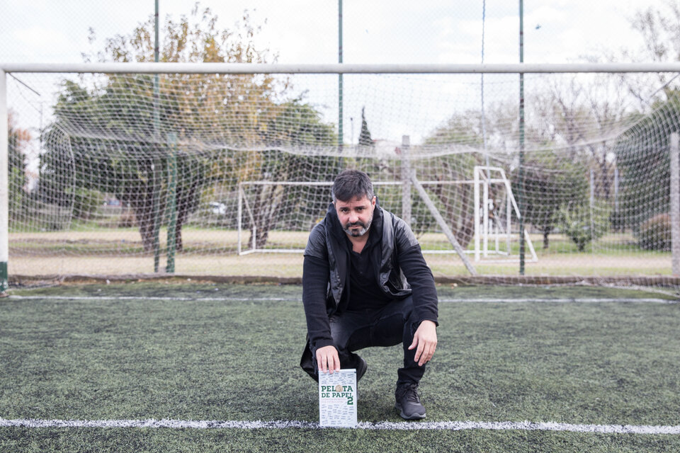 “El fútbol es una gran herramienta para educar”, dice el periodista Juanky Jurado, que ya había compilado otro tomo. (Fuente: Cecilia Salas)
