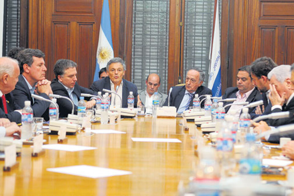 Francisco Cabrera, ministro de Producción, en reciente encuentro con empresarios. Está en la mira. (Fuente: Guadalupe Lombardo)