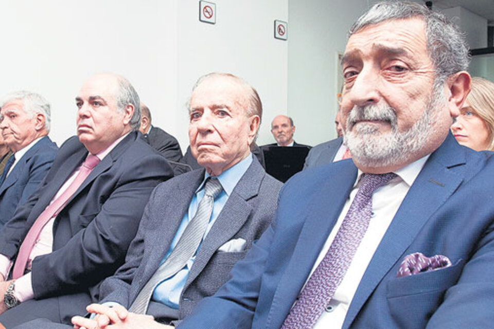 El ex presidente Menem, al igual que el ex ministro Cavallo, está acusado de peculado.