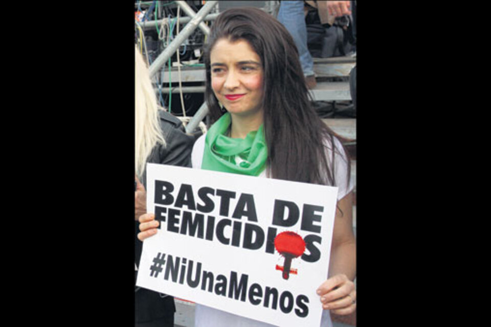 Erica Rivas, el 3 de junio de 2015, cuando fue convocada para leer el documento del primer NiUnaMenos. (Fuente: Bernardino Avila)