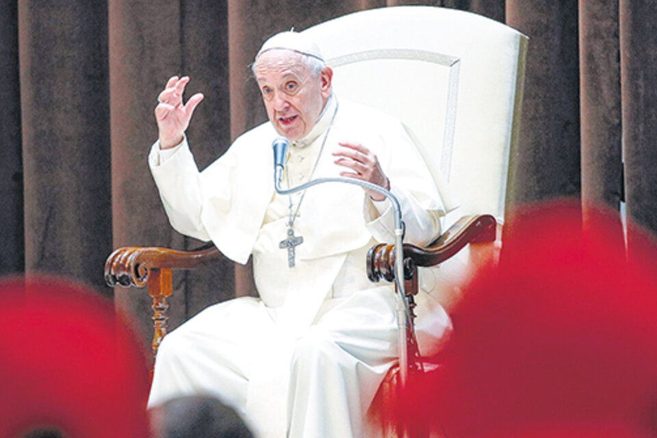El papa Francisco habló en un discurso improvisado ayer en el Vaticano frente al Forma Familia.