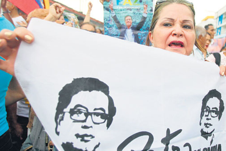 Las calles siguieron registrando el crecimiento de apoyos a la campaña del izquierdista Petro.