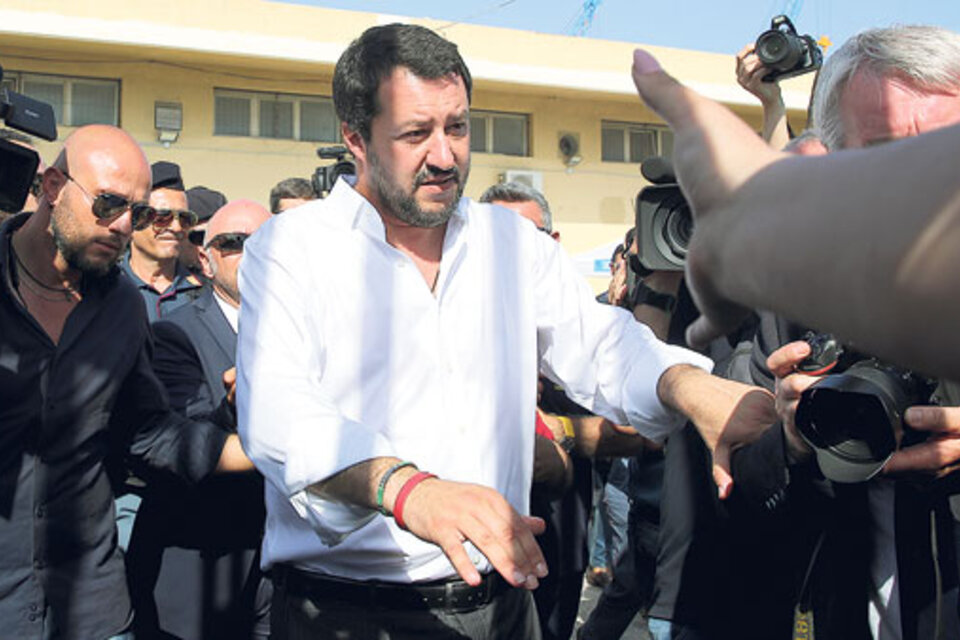 El ministro Salvini se comprometió a expulsar a medio millón de inmigrantes en los próximos cinco años. (Fuente: AFP)