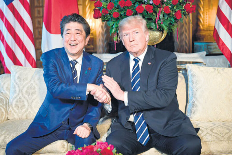 Antes de la cumbre, Trump consulta a Abe (Fuente: AFP)
