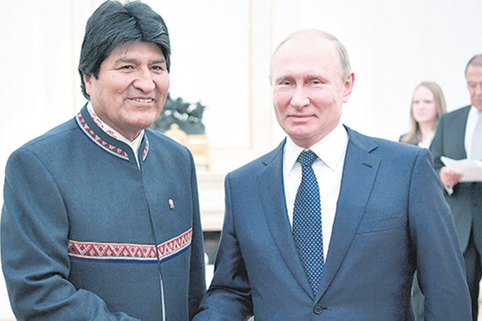 Putin recibió a Morales en el Kremlin; el mandatario de Bolivia estará hoy en la inauguración del Mundial.
