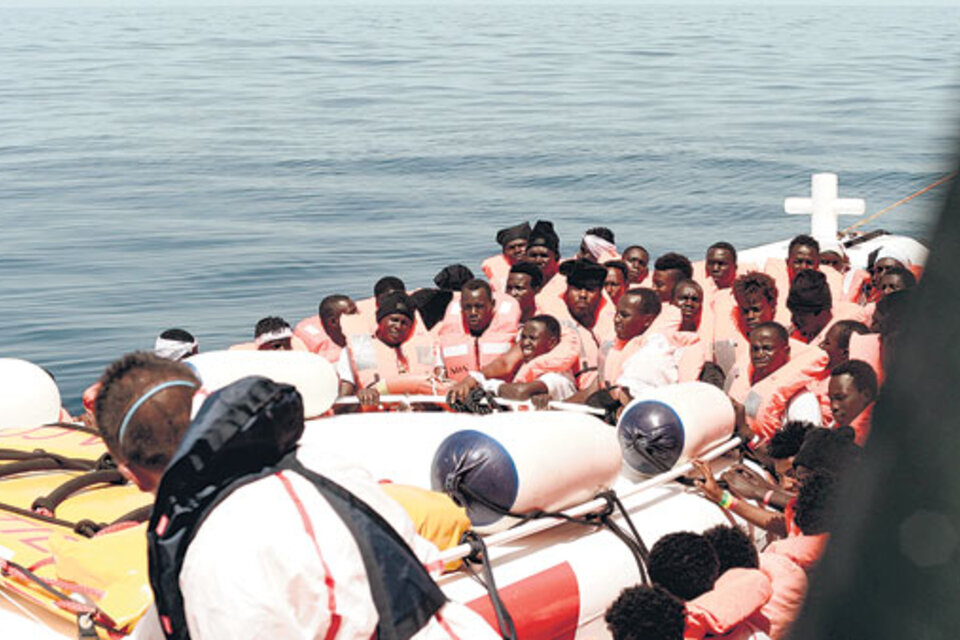 Aquarius es el nombre del barco de Médicos sin Fronteras y SOS Mediterráneo, que salvó a cientos de migrantes.