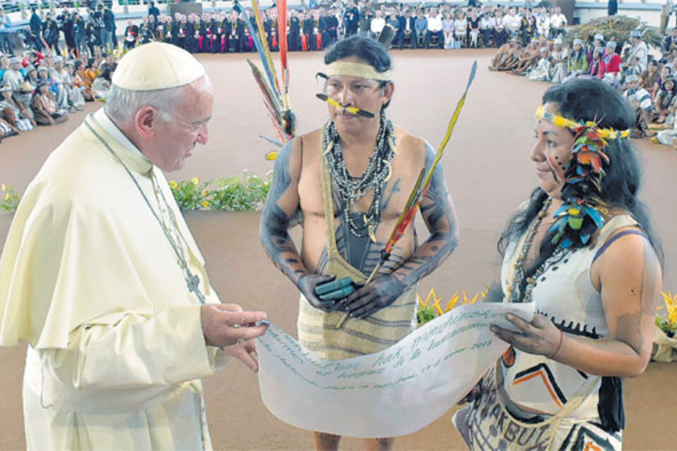 El Papa con aborígenes en la Amazonía, en enero en Perú.