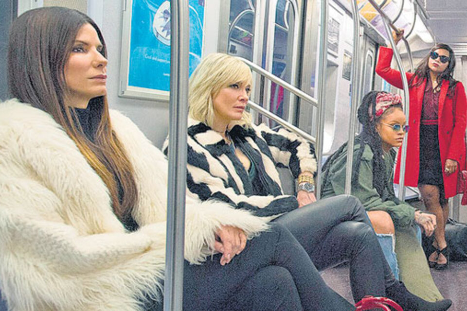 Bullock, Blanchett, Rihanna y Mindy Kaling en viaje hacia un nuevo atraco del siglo.