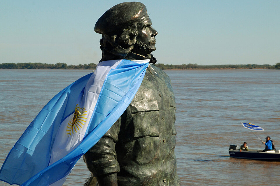 La estatua del Che el día que llegó a Rosario. Ahora está emplazada en el parque Irigoyen. (Fuente: Andres Macera)