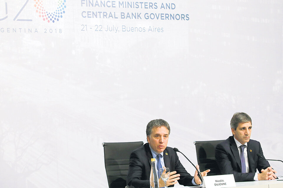 Nicolás Dujovne y Luis Caputo, en la Cumbre de ministros del G-20. (Fuente: NA)