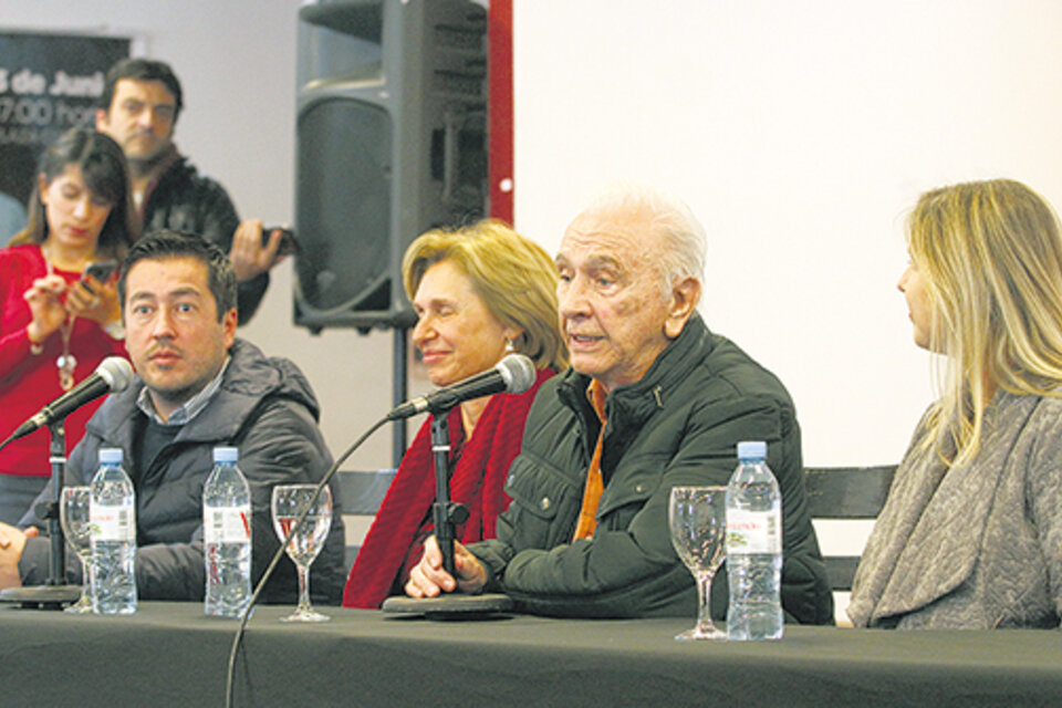 Los dirigentes del PJ Leonardo Nardini, Beatriz Rojkes, Rubén Marín y Cristina Alvarez Rodríguez. (Fuente: Bernardino Avila)