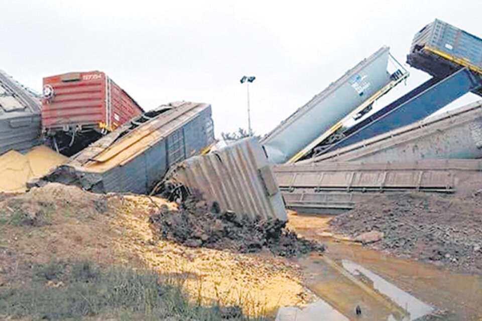 El tren de carga descarriló el jueves entre las localidades santafesinas de Coronda y Arocena.