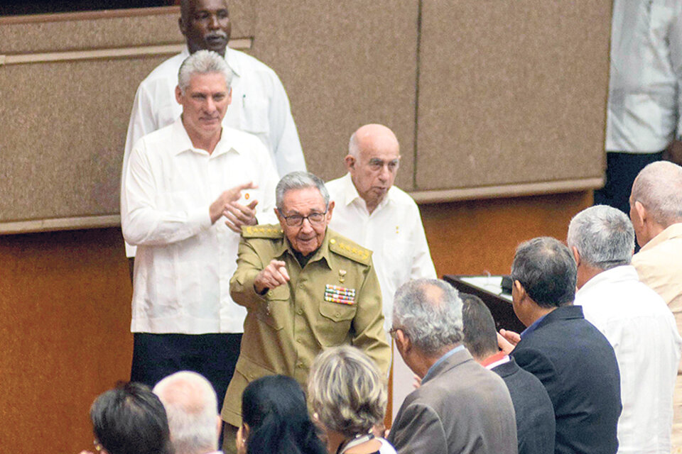 El presidente Díaz Canel y Raúl Castro participaron de los debates del proyecto de Constitución.