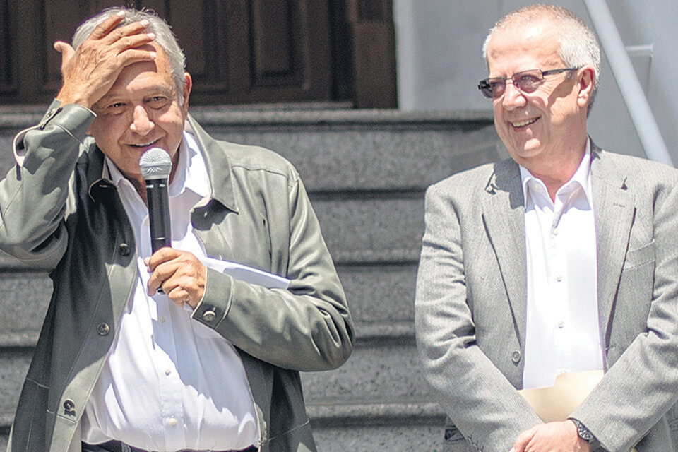 López Obrador asumirá el 1 de diciembre; en la foto junto al futuro ministro de Finanzas, Carlos Urzúa. (Fuente: AFP)