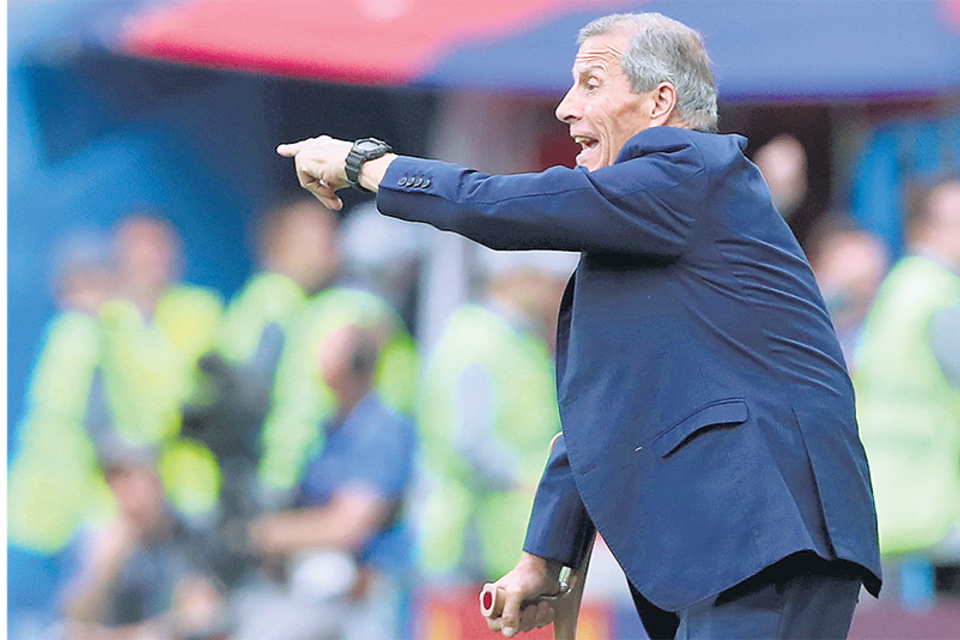 El Maestro Tabárez, una de las claves del buen Mundial de Uruguay. (Fuente: AFP)