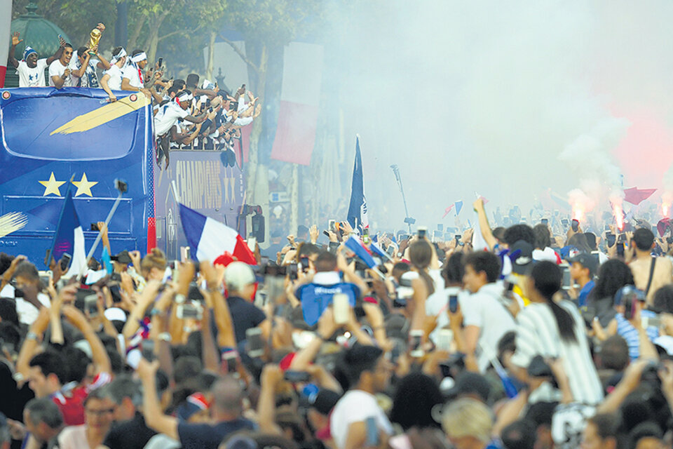 Los jugadores fueron recibidos como héroes en París. (Fuente: EFE)