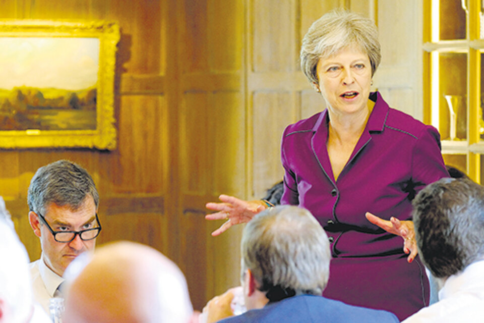 May dirige la reunión de gabinete sobre el Brexit en la residencia oficial de Chequers.