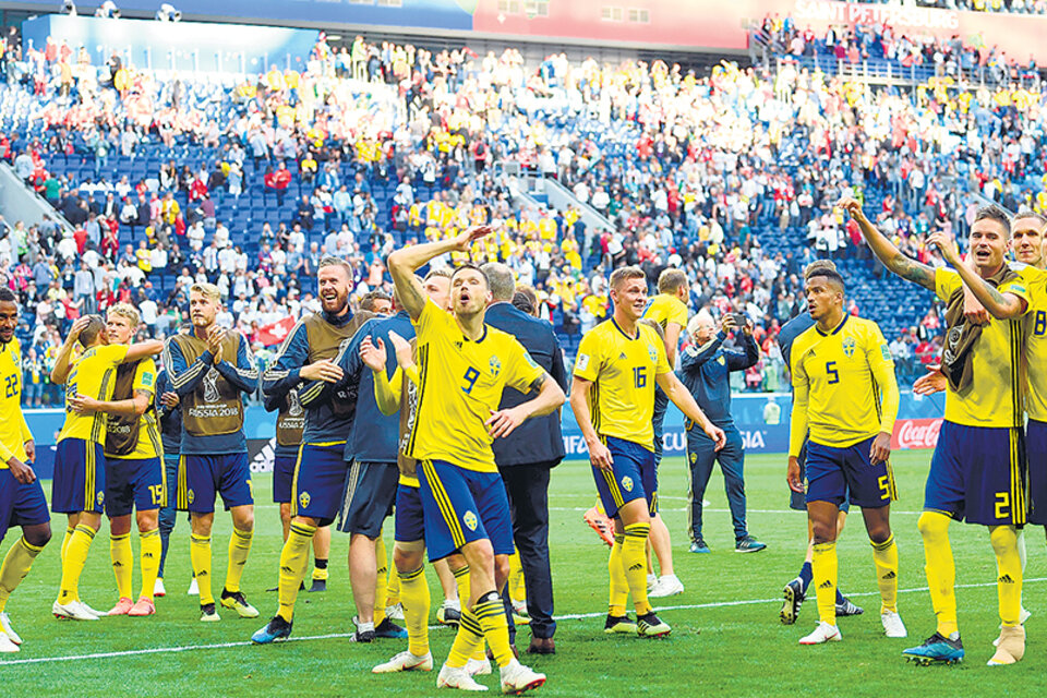 Los suecos festejan la clasificación a cuartos de final.
