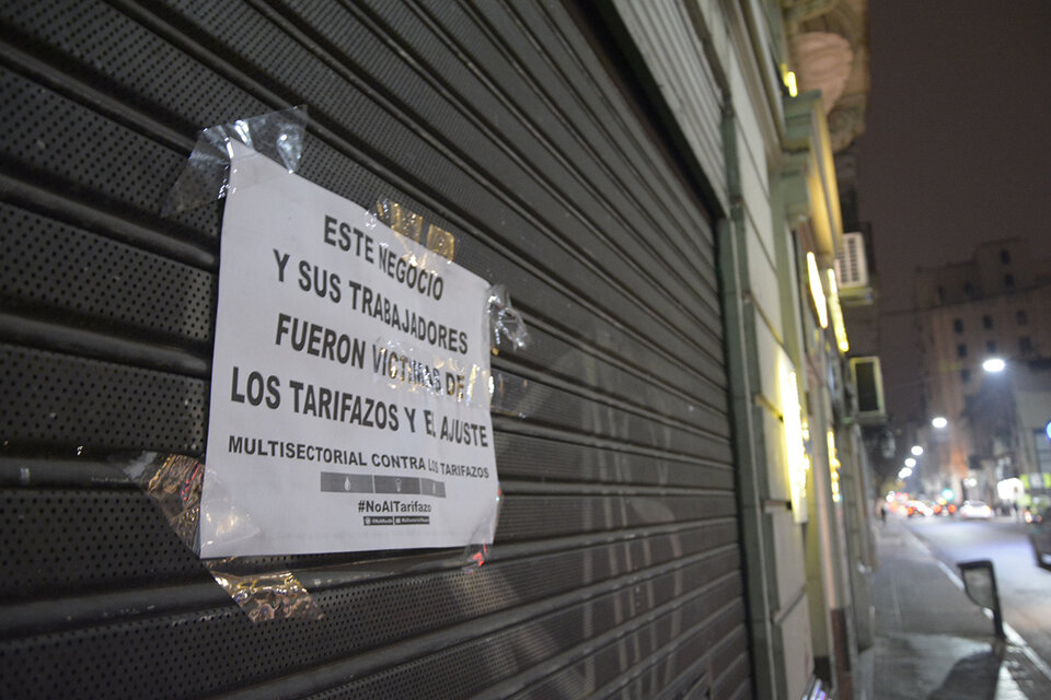 Uno de los negocios cerrados en Mitre al 700. (Fuente: Sebastián Joel Vargas)