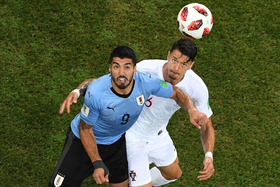 Luis Suárez volverá a ser una pieza clave en el armado de Uruguay, que abre los cuartos de final mañana, jugando ante Francia en Nizhny Novgorod. (Fuente: AFP)