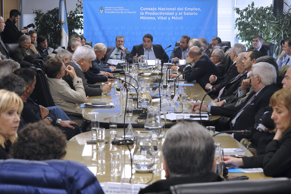 Jorge Triaca, ministro de Trabajo, encabezó la reunión tripartita que terminó, como el año pasado, con una decisión unilateral. (Fuente: Noticias Argentinas)