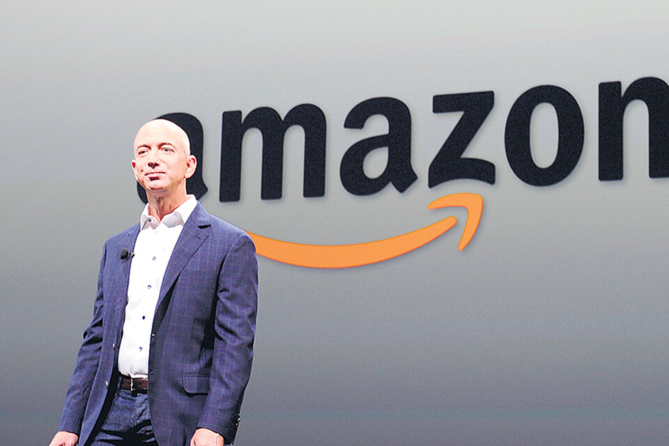 Jeff Bezos, fundador y director ejecutivo de Amazon, lidera una agresiva expansión que va dominando mercados.