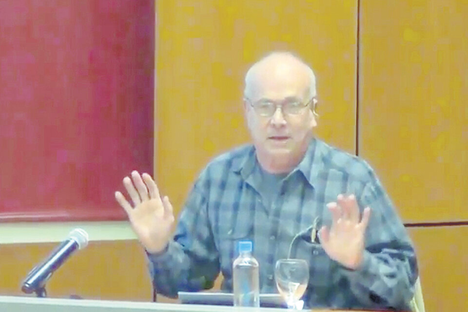 Carlos Rodríguez, ex viceministro de Economía de Carlos Menem, propone devaluar y dolarizar.