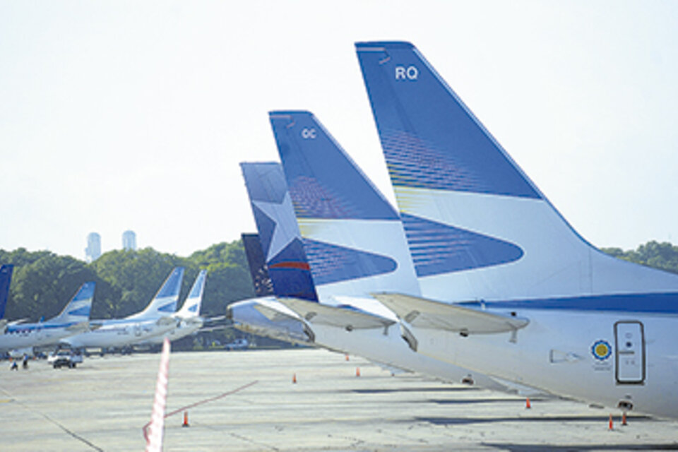 Los sindicatos se oponen a la política aerocomercial oficial.