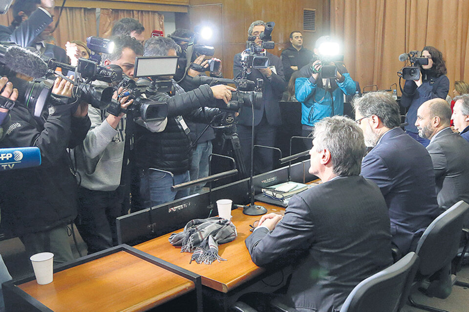 Amado Boudou y José María Núñez Carmona antes de escuchar el veredicto del Tribunal Oral 4.