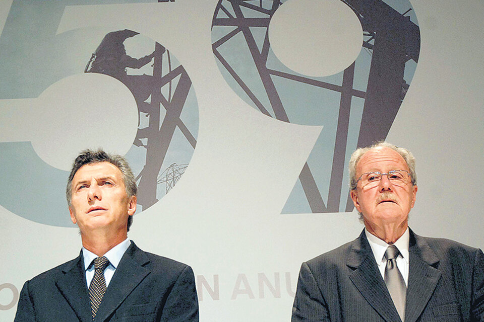 El ex titular de la Cámara de Construcción Carlos Wagner compartiendo escenario con Mauricio Macri. (Fuente: NA)