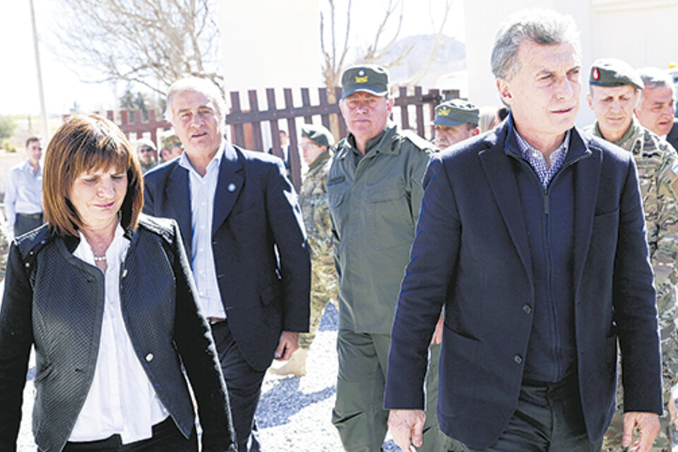 Macri dio un discurso desde la Puna jujeña, acompañado por el gobernador Gerardo Morales y la ministra de Seguridad, Patricia Bullrich. (Fuente: NA)