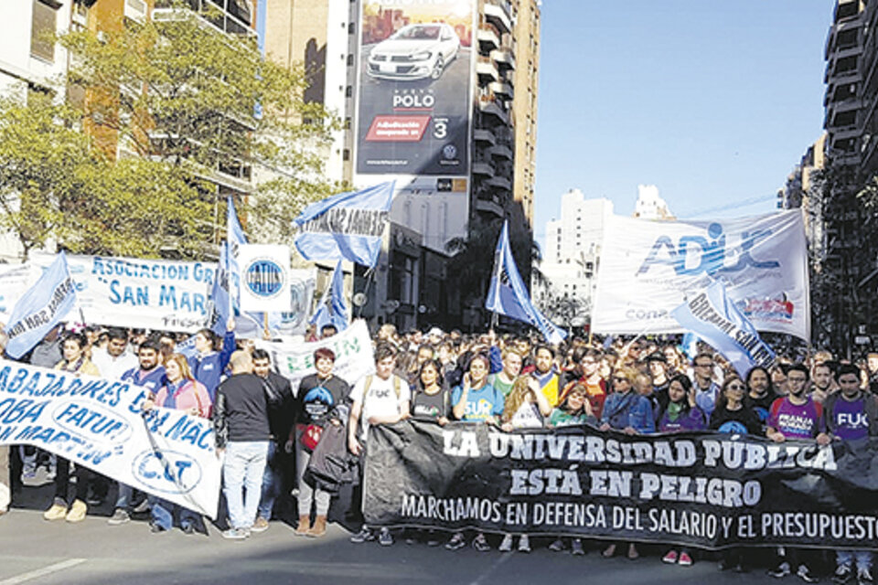 La manifestación fue convocada por la propia Universidad de Córdoba, junto a la FUC y Adiuc.