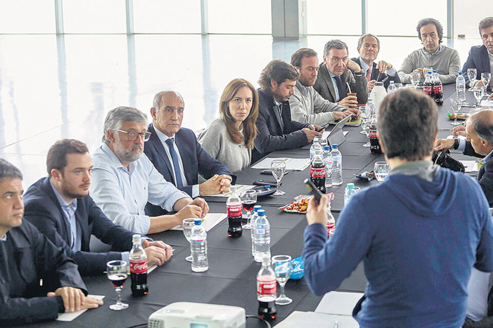 María Eugenia Vidal encabezó ayer la reunión de gabinete bonaerense en La Plata.