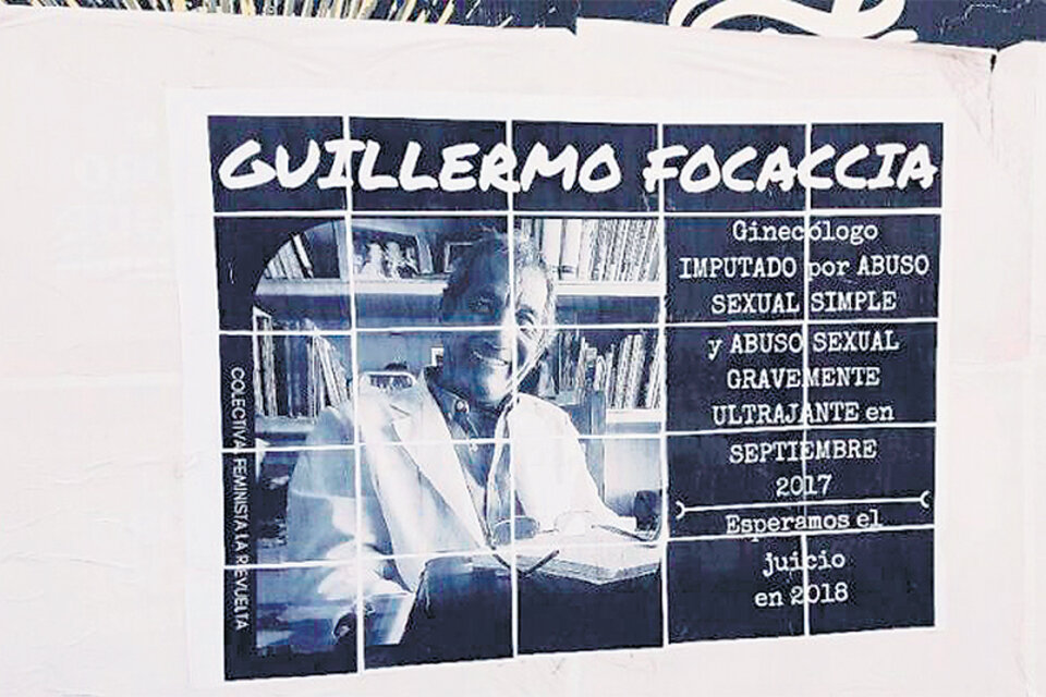 Cuando comenzó el juicio, la Colectiva Feminista La Revuelta intervino la Ciudad Judicial con afiches.